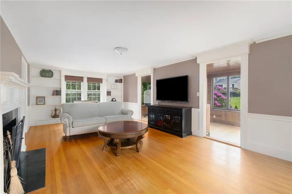 2 Carvin Court Warwick RI 02886