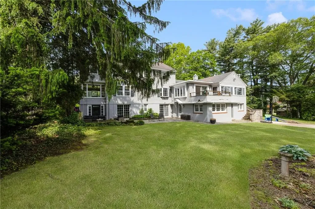 2 Carvin Court Warwick RI 02886