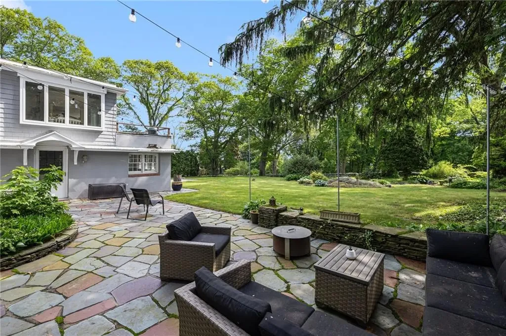 2 Carvin Court Warwick RI 02886