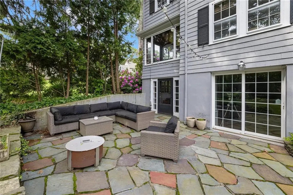 2 Carvin Court Warwick RI 02886