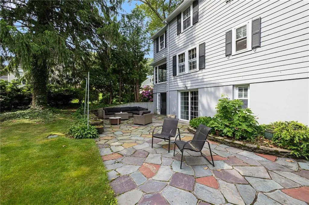 2 Carvin Court Warwick RI 02886