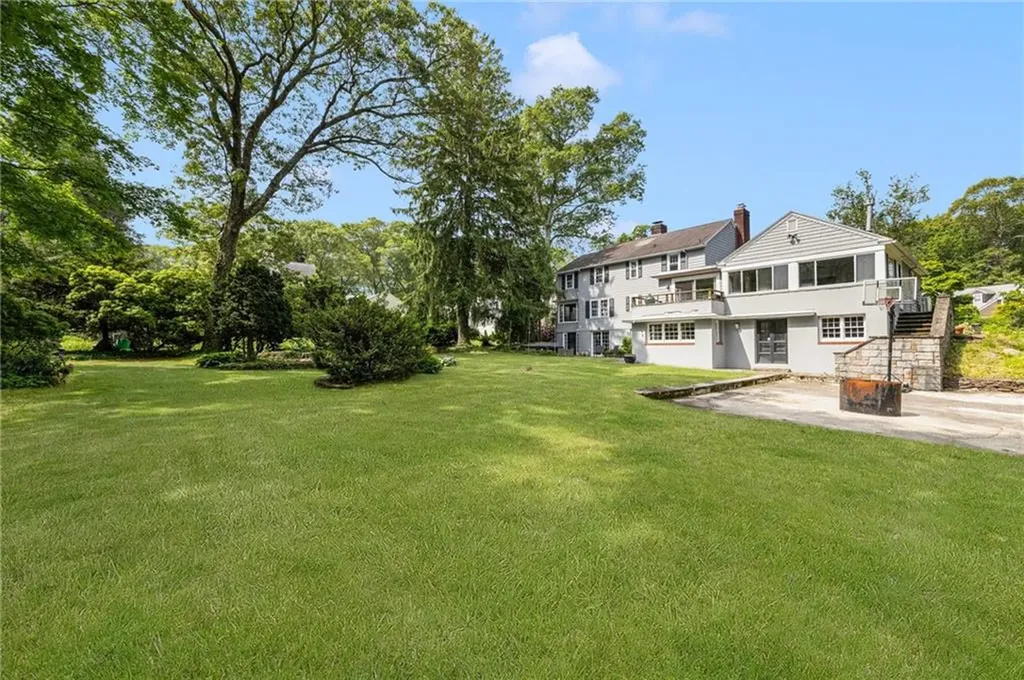 2 Carvin Court Warwick RI 02886