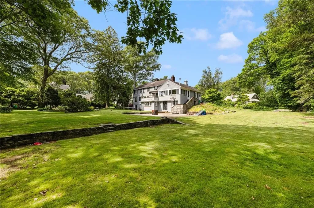 2 Carvin Court Warwick RI 02886