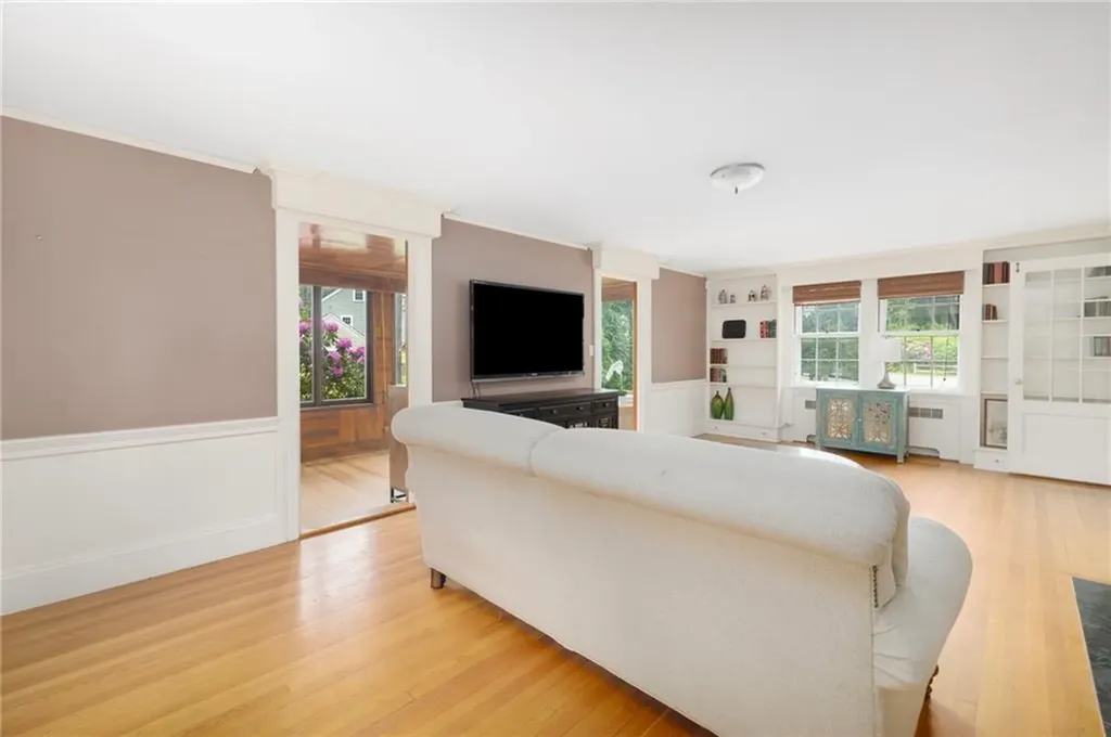 2 Carvin Court Warwick RI 02886