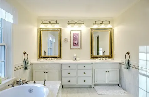 45 Burns Way East Greenwich RI 02818