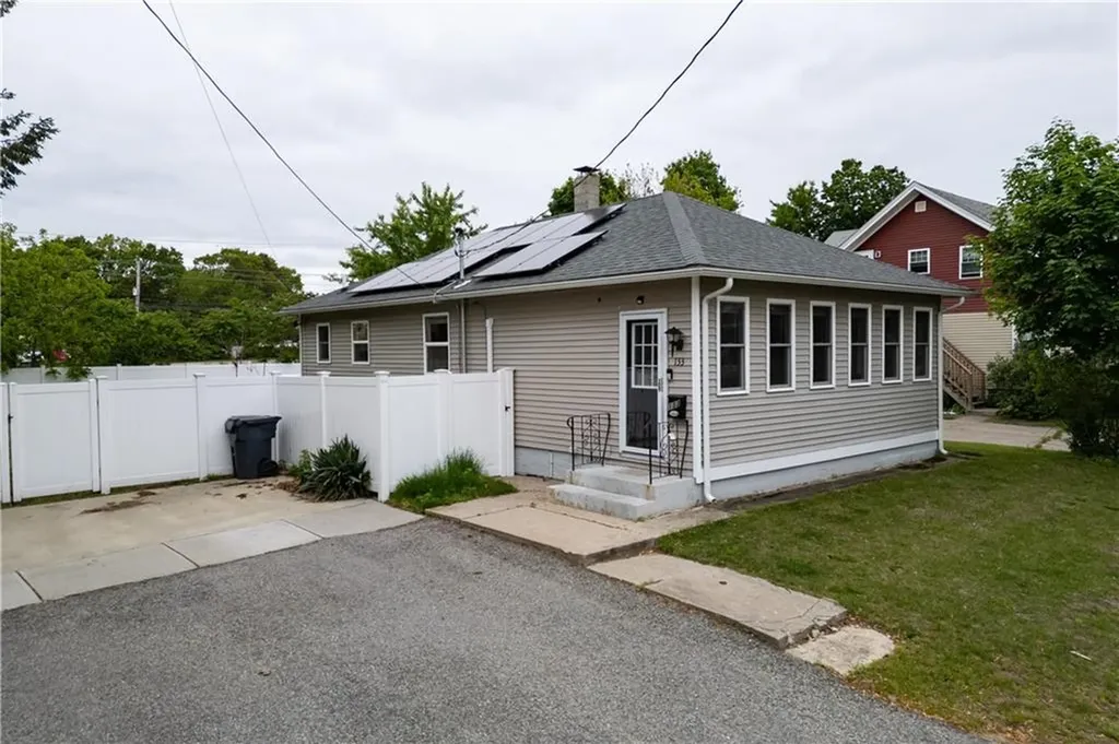 133 Broad Street Warwick RI 02888