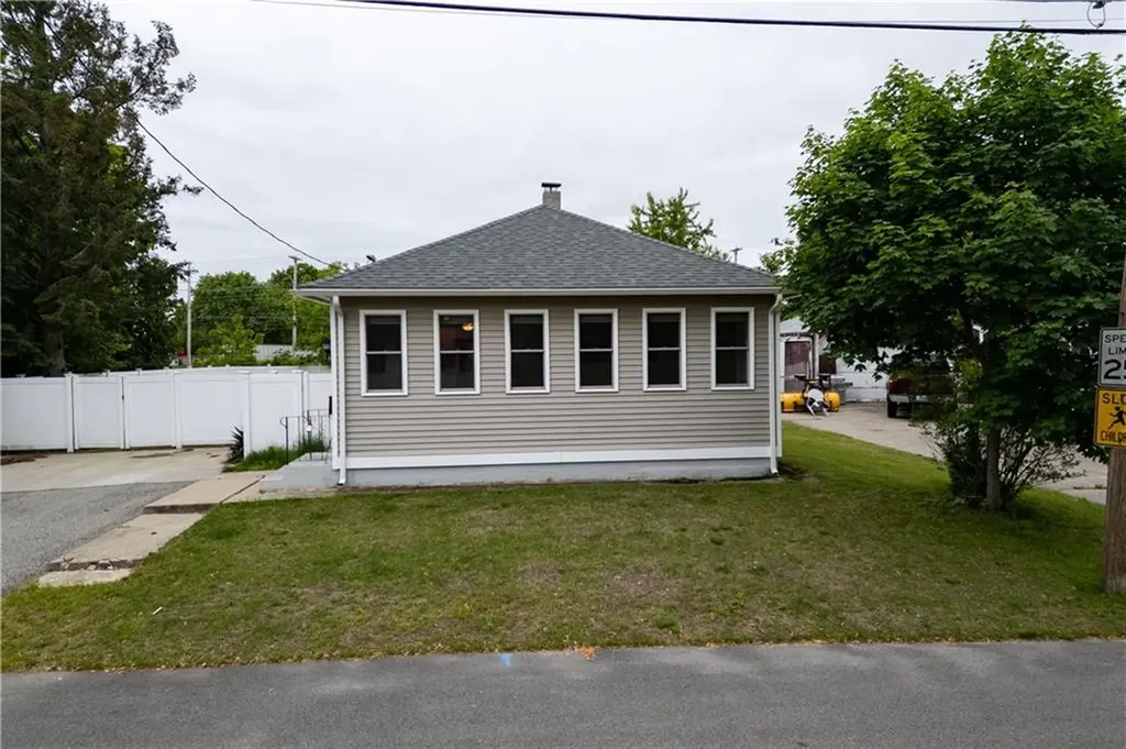 133 Broad Street Warwick RI 02888