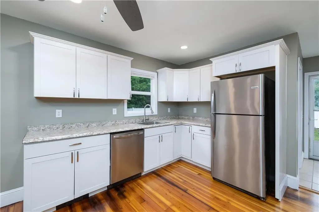 133 Broad Street Warwick RI 02888