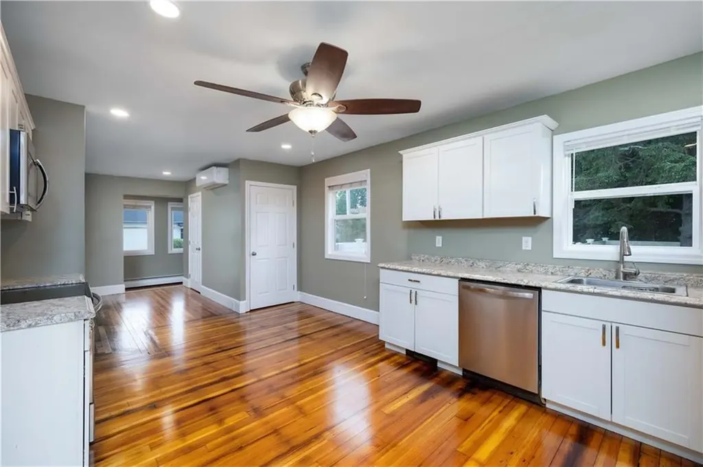 133 Broad Street Warwick RI 02888