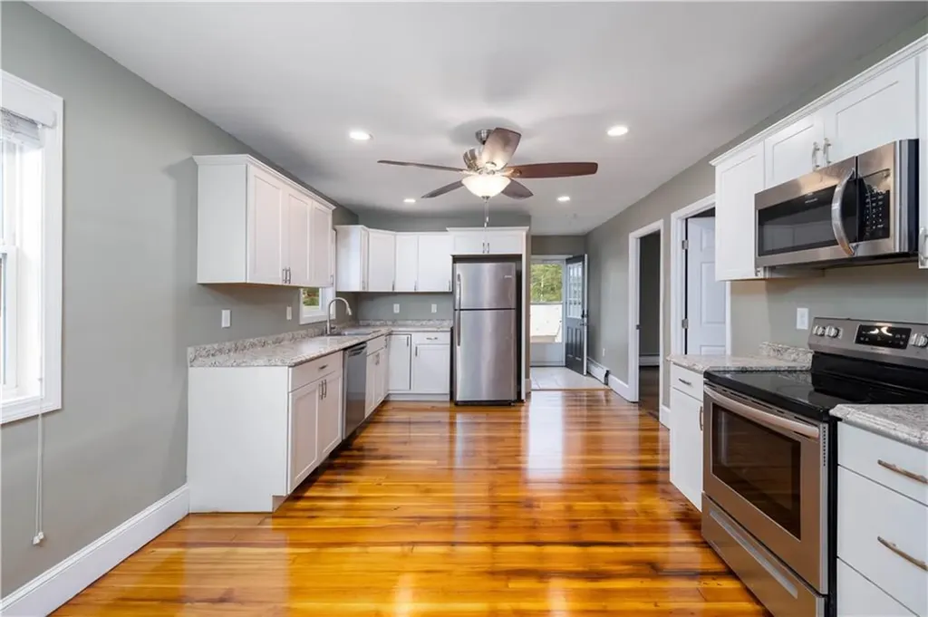 133 Broad Street Warwick RI 02888