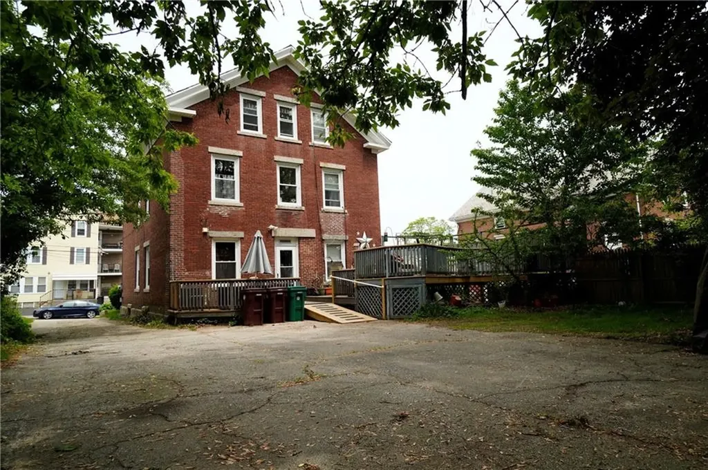 26 Farm Street Woonsocket RI 02895