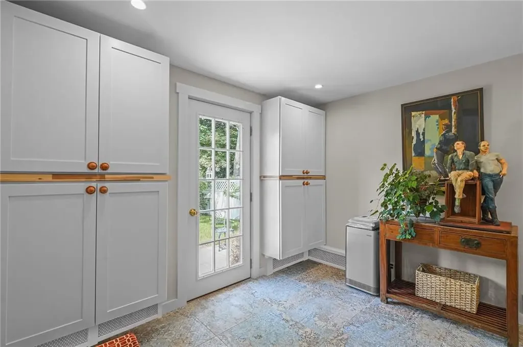 25 King Philip Road Pawtucket RI 02861