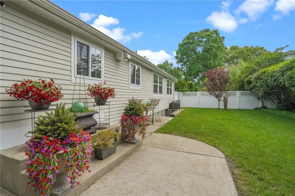 25 King Philip Road Pawtucket RI 02861