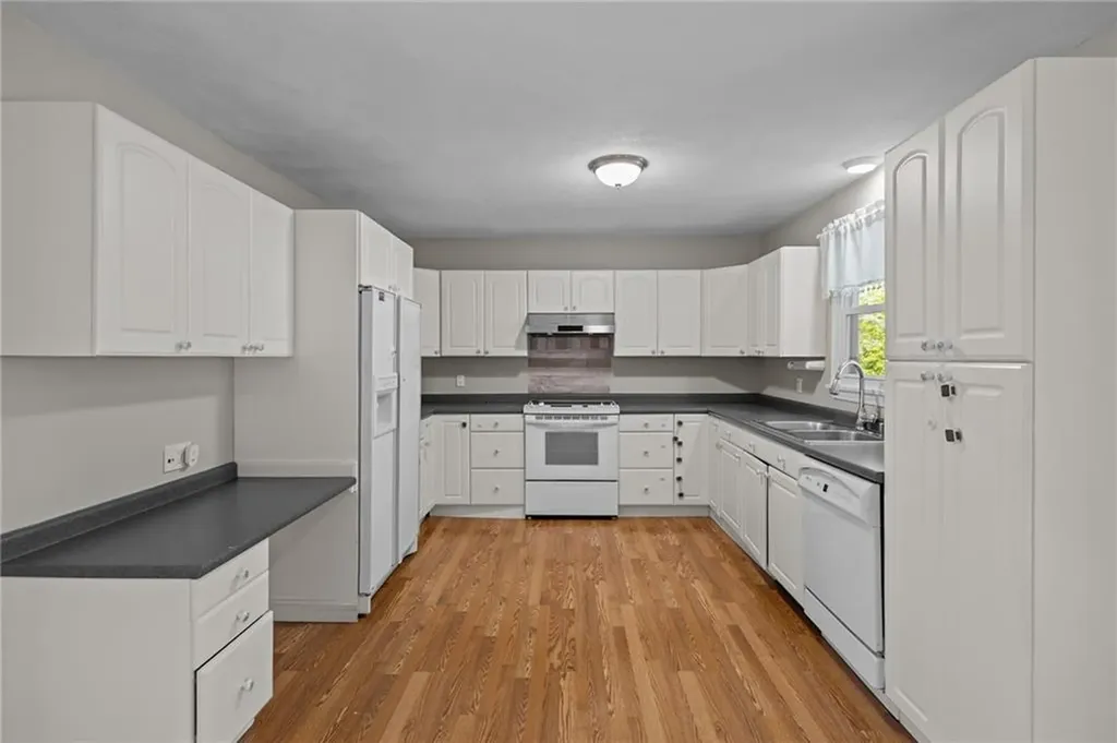 19 Irondale Street Warwick RI 02886