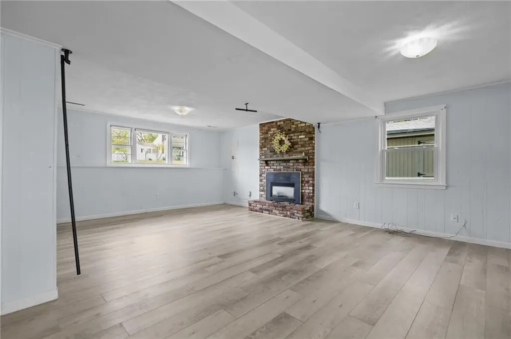 19 Irondale Street Warwick RI 02886