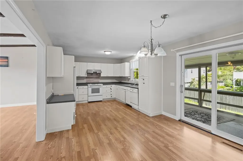 19 Irondale Street Warwick RI 02886