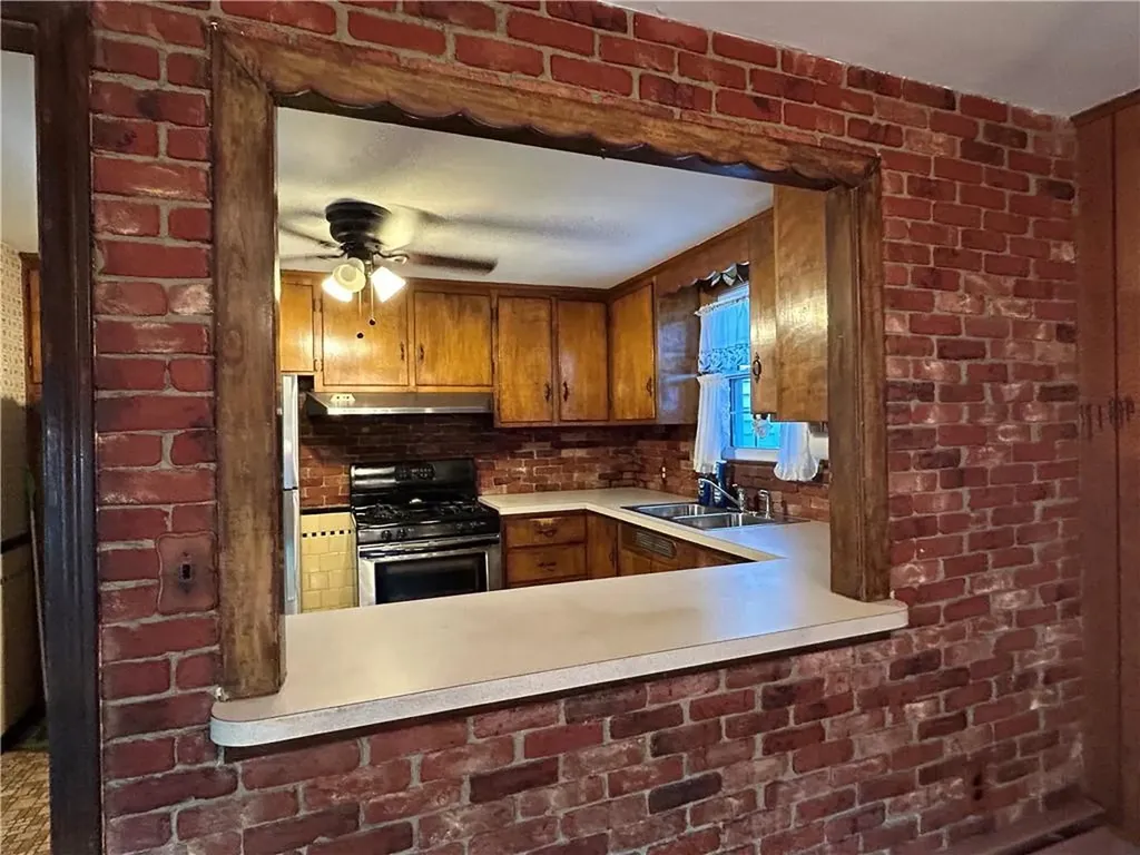 33 Moorland Avenue Providence RI 02908