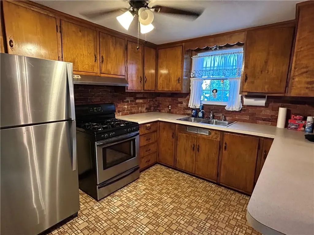 33 Moorland Avenue Providence RI 02908