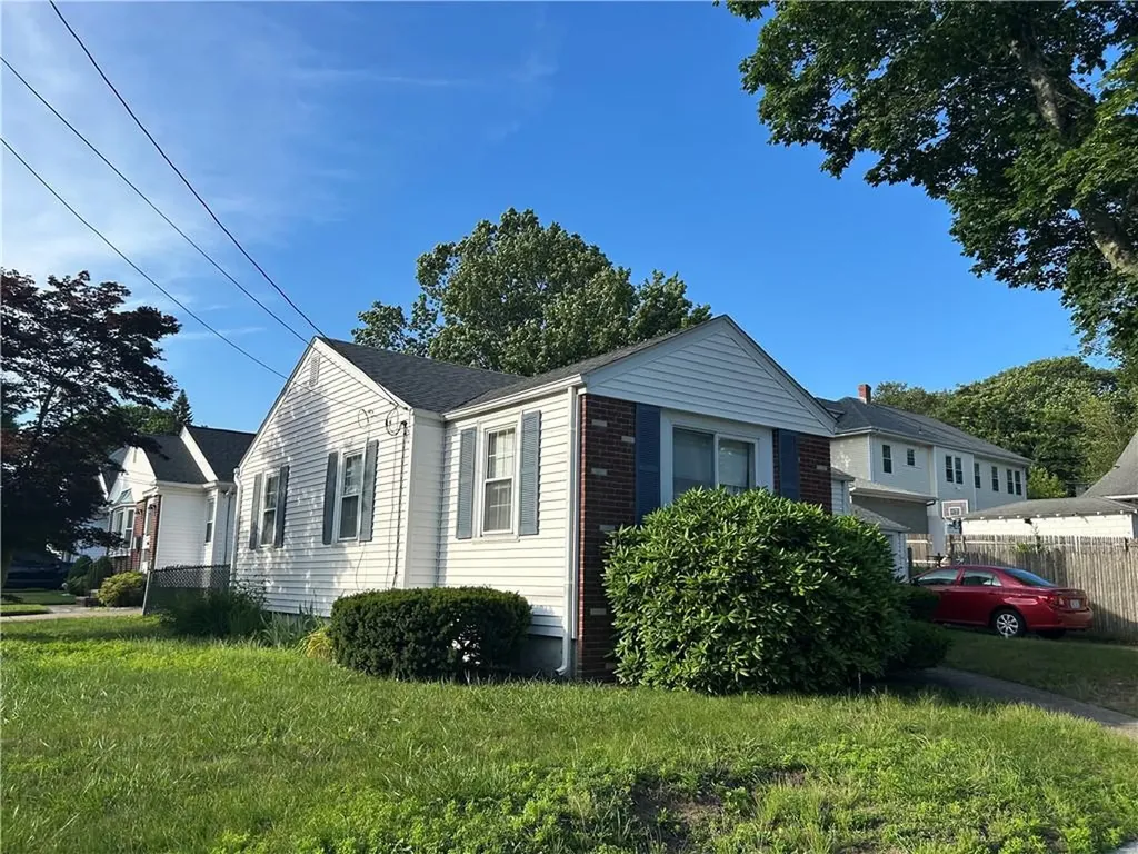 33 Moorland Avenue Providence RI 02908