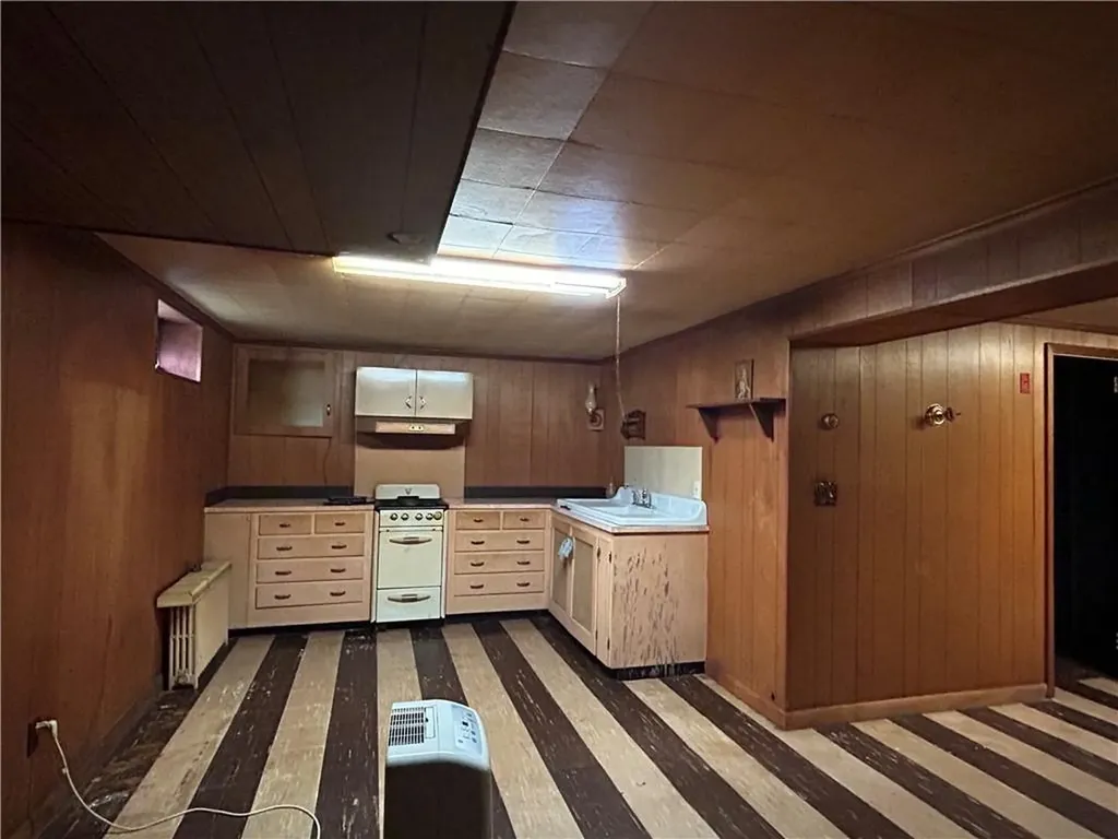 33 Moorland Avenue Providence RI 02908
