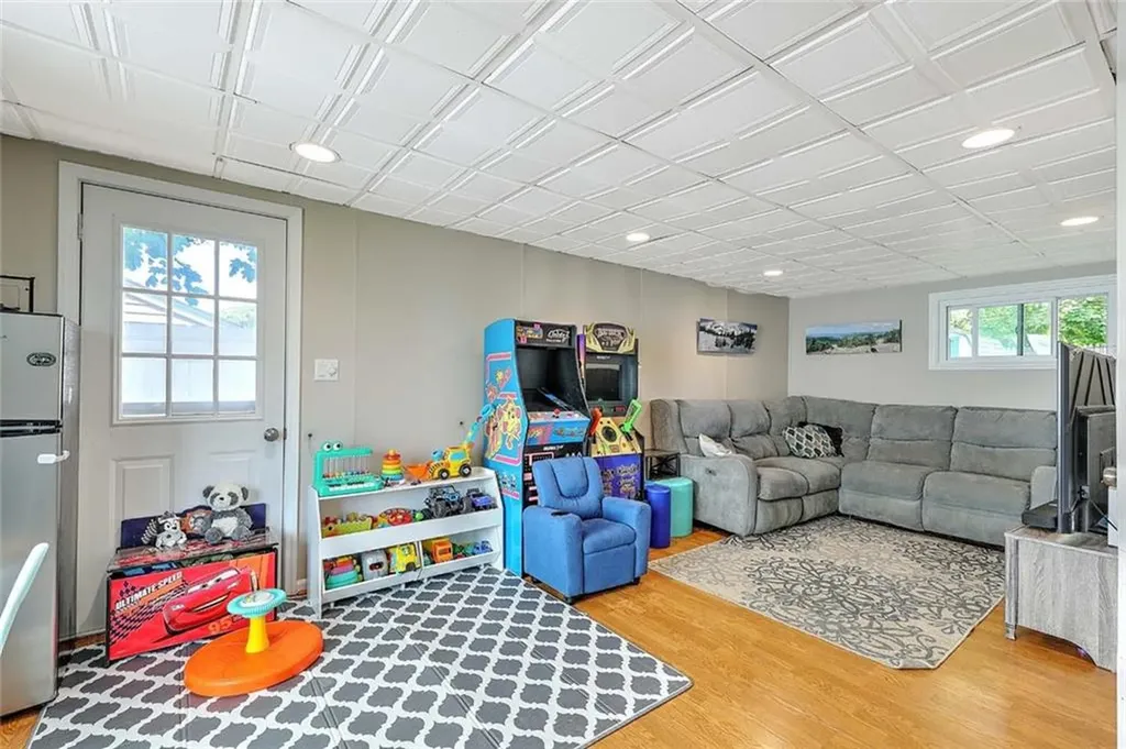 92 Chatworth Avenue Warwick RI 02886