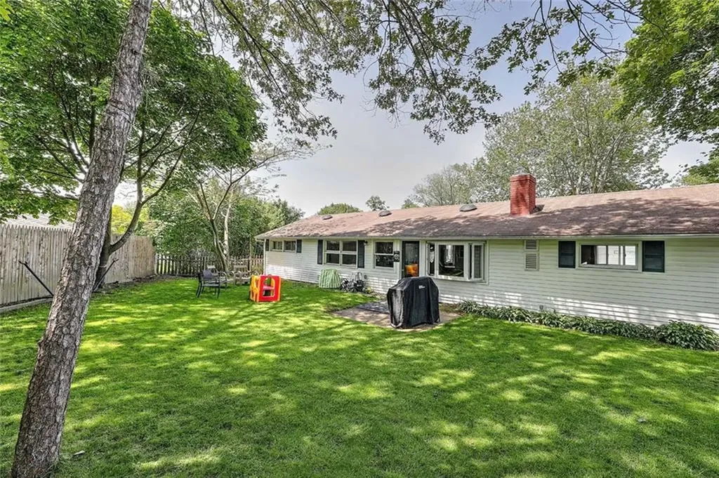 92 Chatworth Avenue Warwick RI 02886