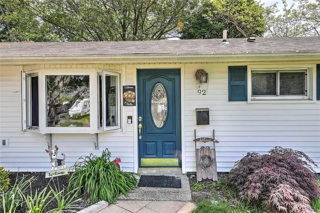 92 Chatworth Avenue Warwick RI 02886