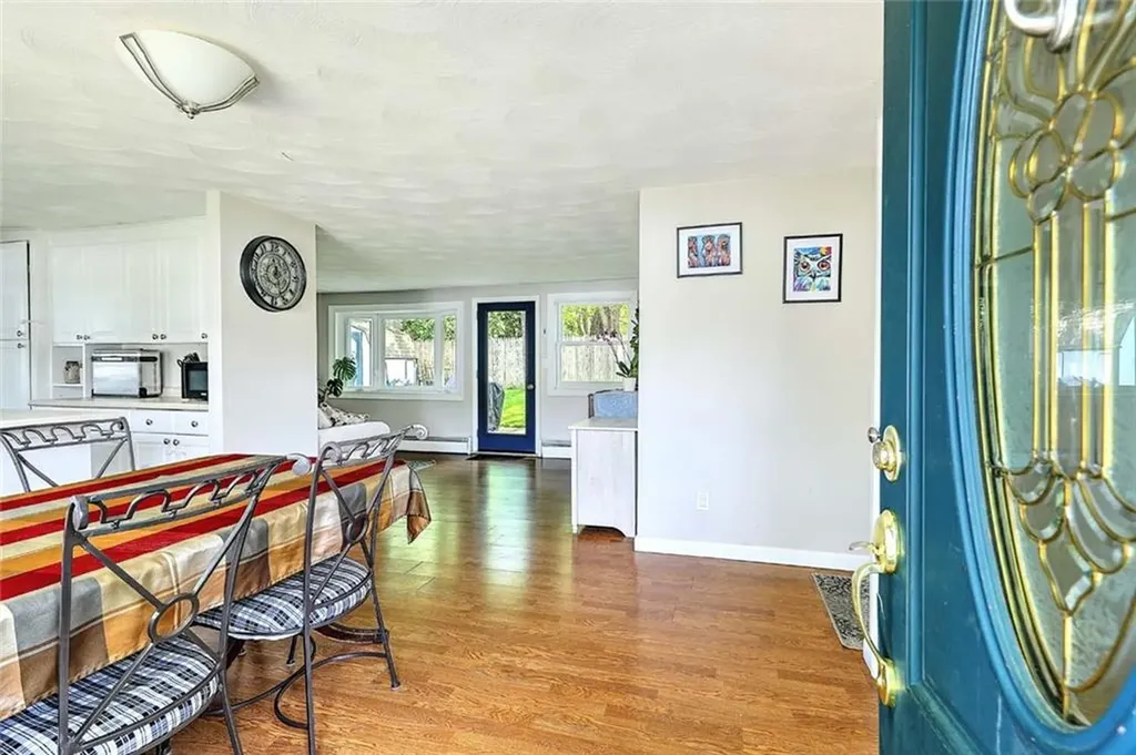 92 Chatworth Avenue Warwick RI 02886