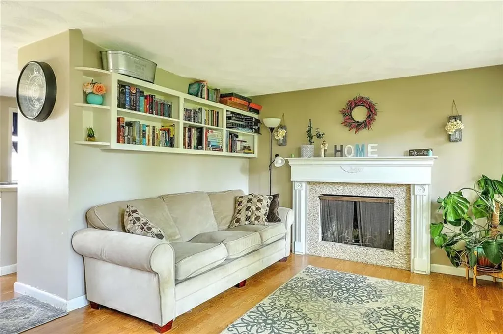92 Chatworth Avenue Warwick RI 02886