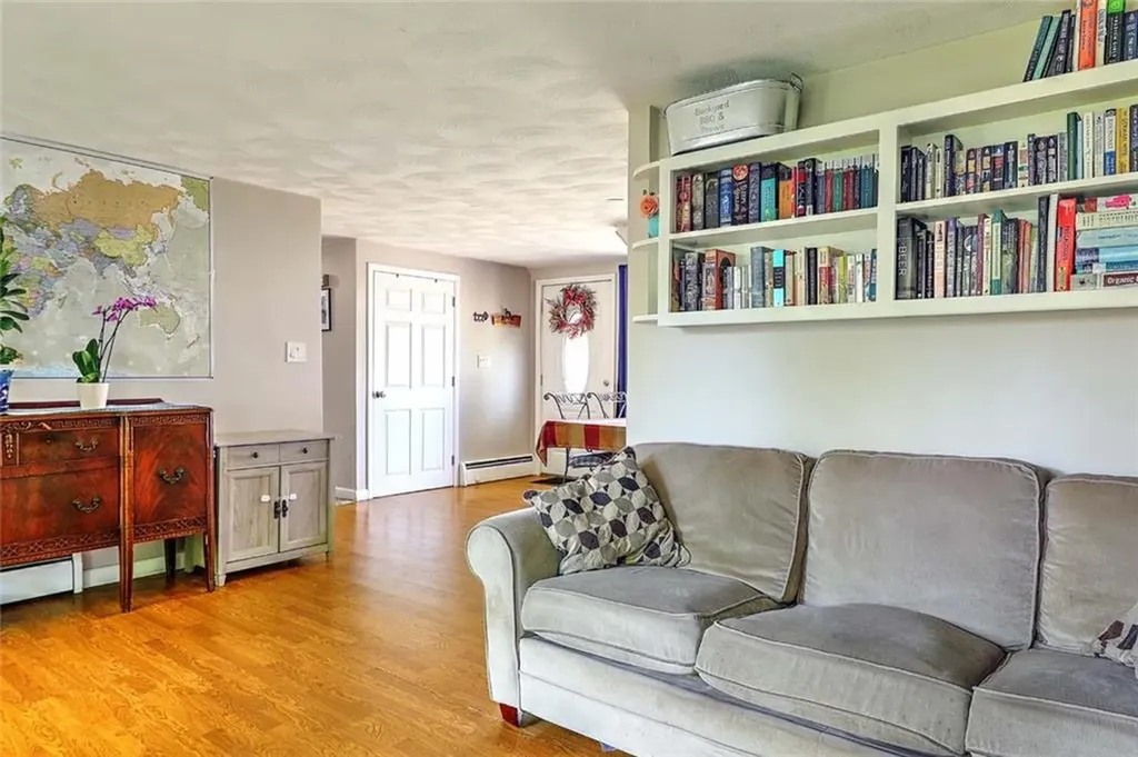 92 Chatworth Avenue Warwick RI 02886