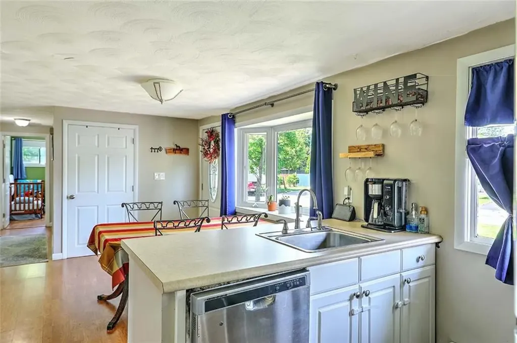 92 Chatworth Avenue Warwick RI 02886