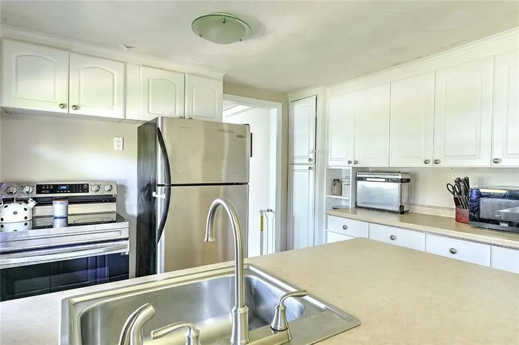 92 Chatworth Avenue Warwick RI 02886