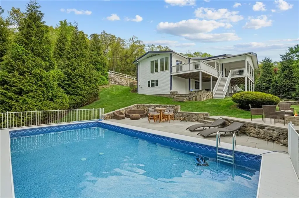196 Stillwater Road Smithfield RI 02917