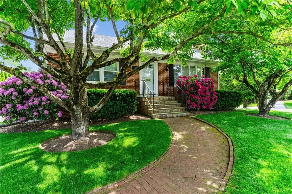 136 Central Avenue Johnston RI 02919