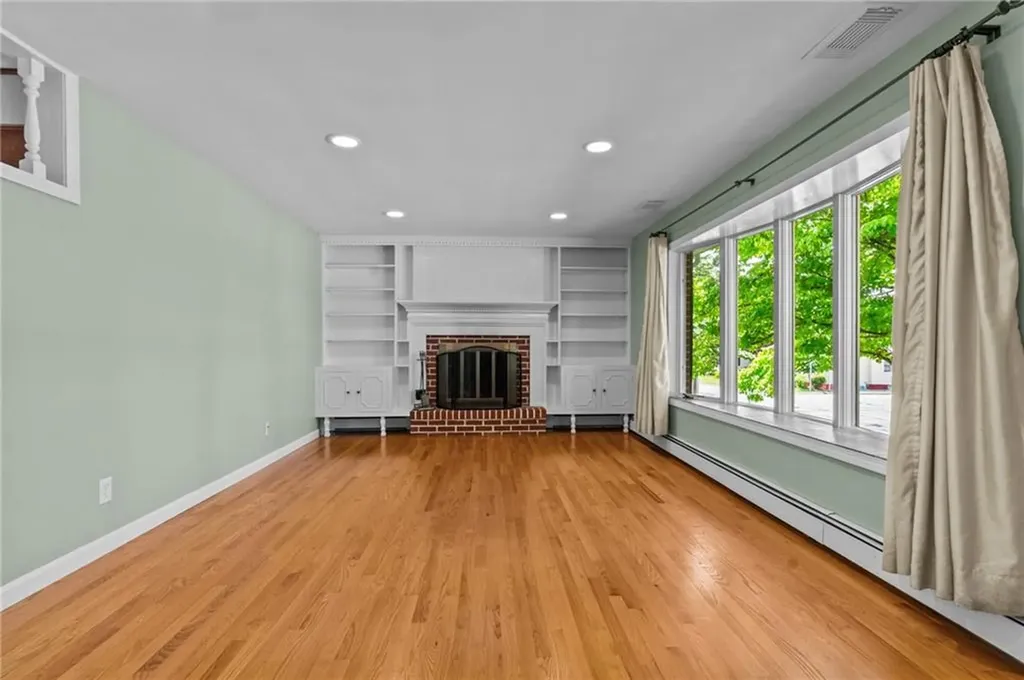 136 Central Avenue Johnston RI 02919