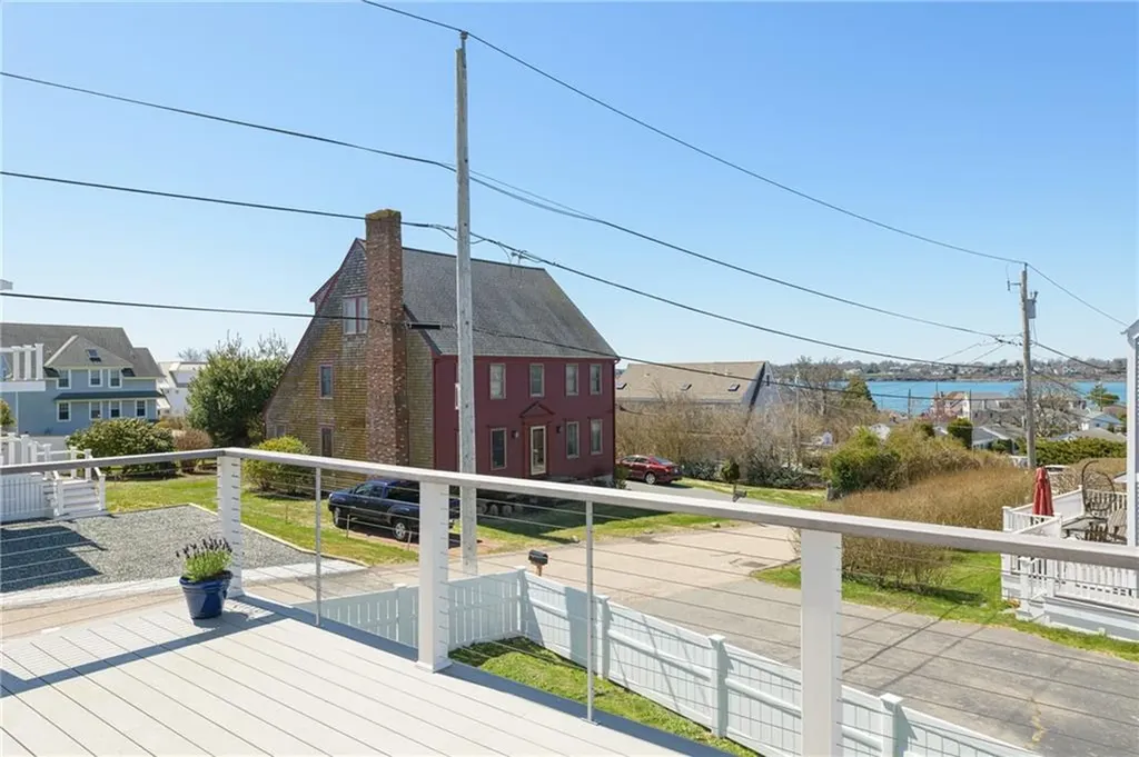 433 Wolcott Avenue Middletown RI 02842