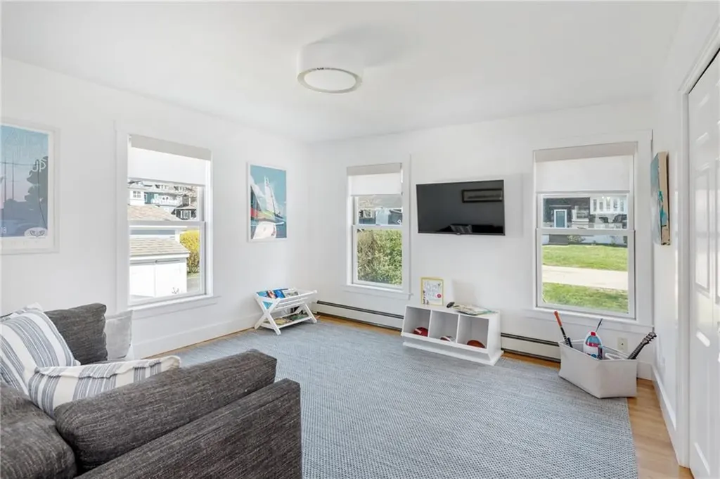 433 Wolcott Avenue Middletown RI 02842