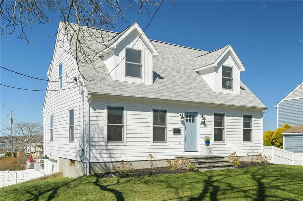 433 Wolcott Avenue Middletown RI 02842
