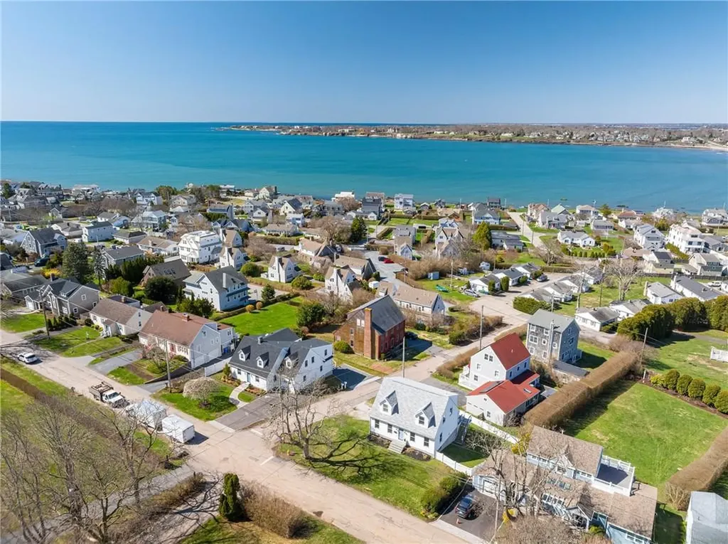 433 Wolcott Avenue Middletown RI 02842