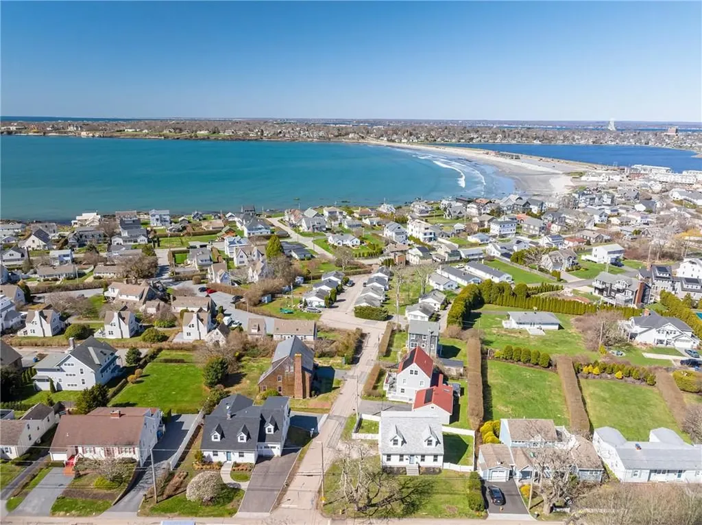 433 Wolcott Avenue Middletown RI 02842