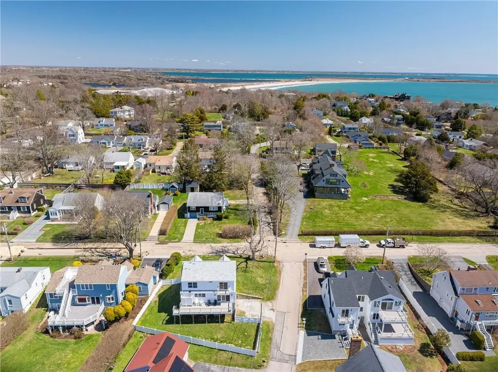 433 Wolcott Avenue Middletown RI 02842