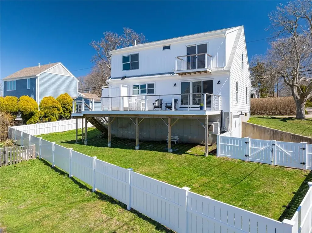 433 Wolcott Avenue Middletown RI 02842