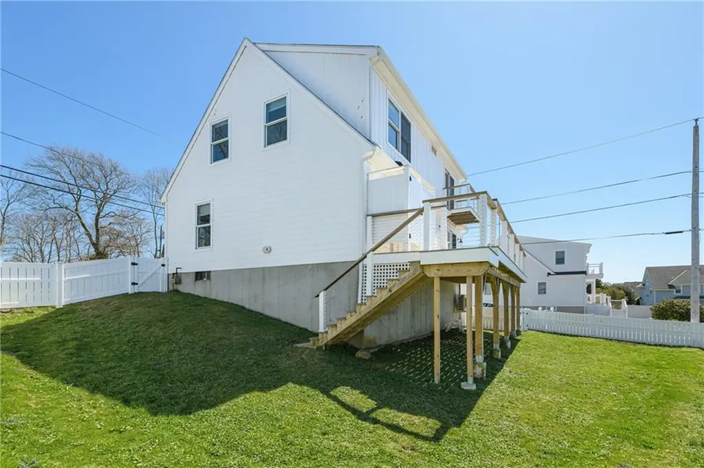433 Wolcott Avenue Middletown RI 02842