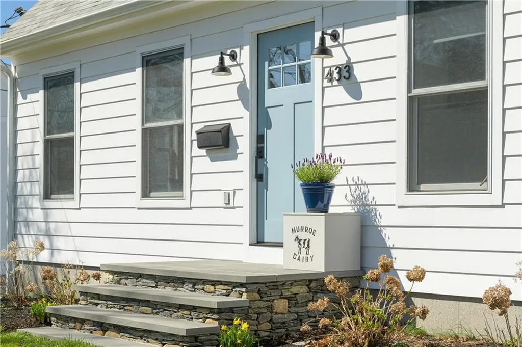 433 Wolcott Avenue Middletown RI 02842