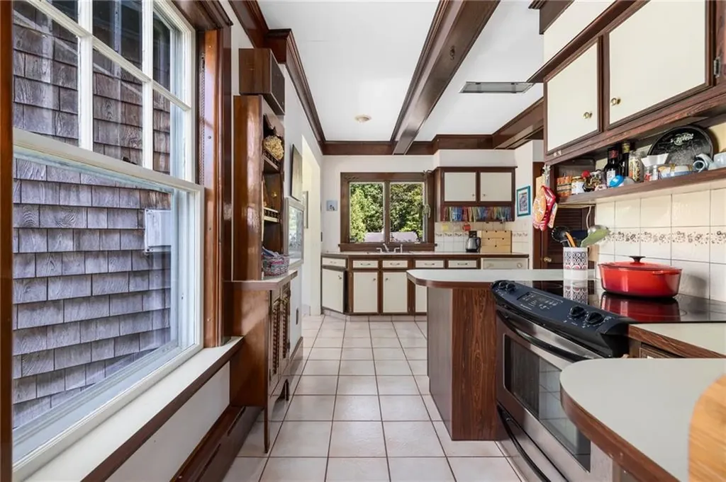 130 Highland Road Tiverton RI 02878