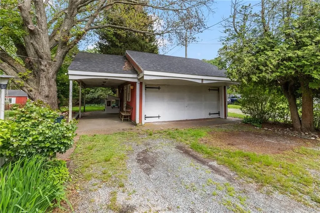 130 Highland Road Tiverton RI 02878