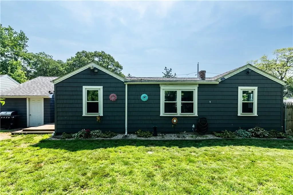205 Carolyn Street Warwick RI 02886