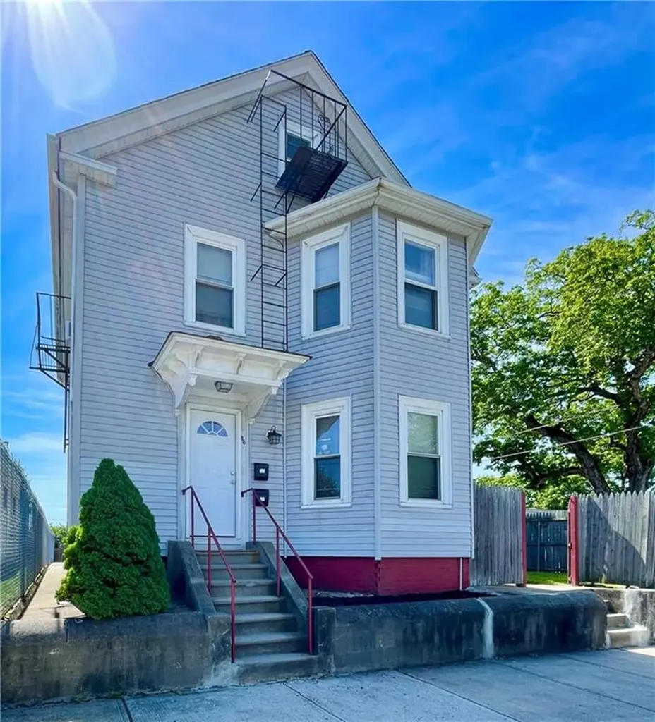 86 Edgemere Avenue Providence RI 02909
