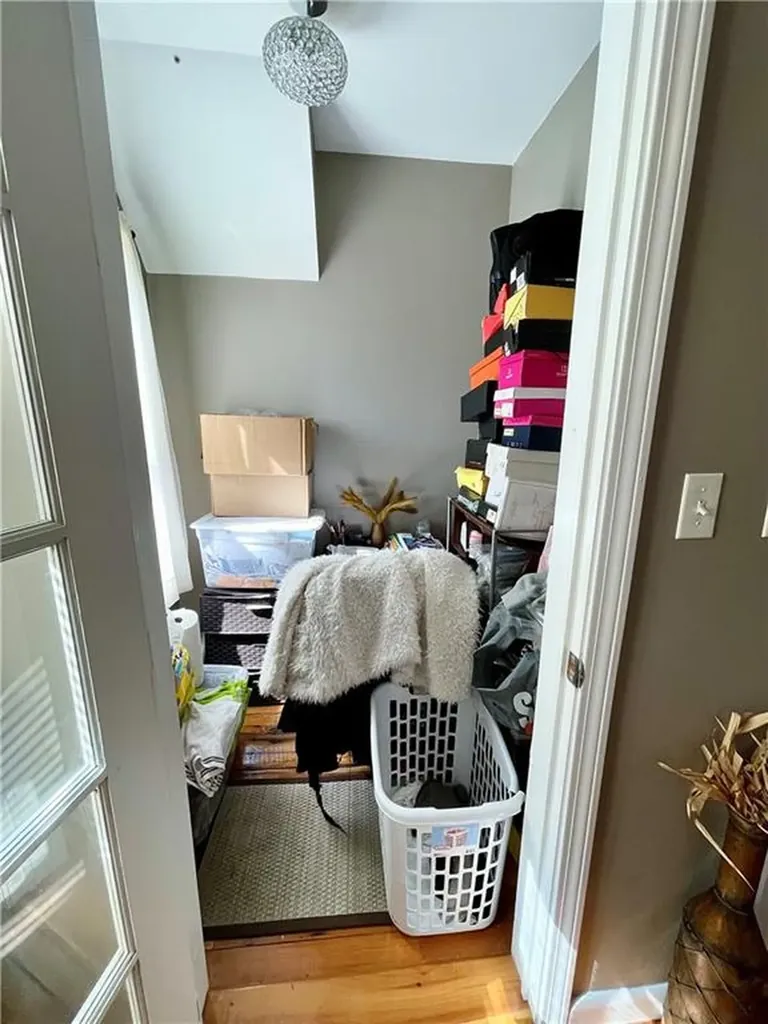 86 Edgemere Avenue Providence RI 02909