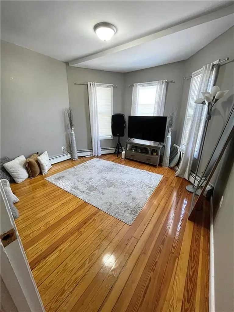 86 Edgemere Avenue Providence RI 02909